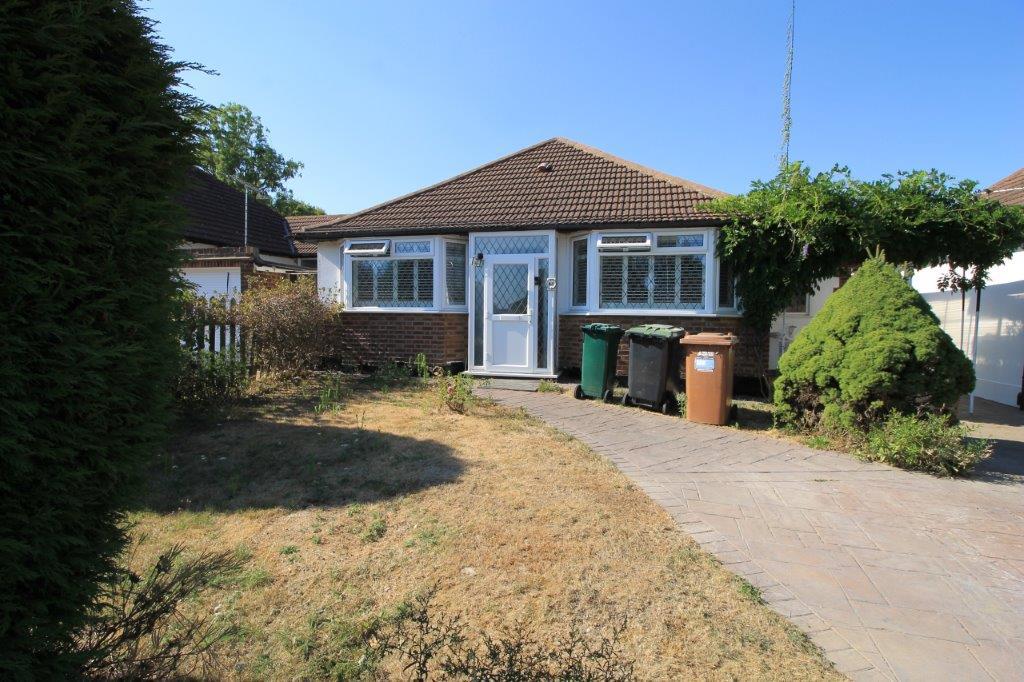 Greenfield Avenue, Watford WD19 2 bed detached bungalow £1,950 pcm (£
