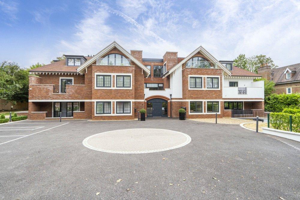 Penn Road, Beaconsfield, HP9 2 bed apartment £3,500 pcm (£808 pw)