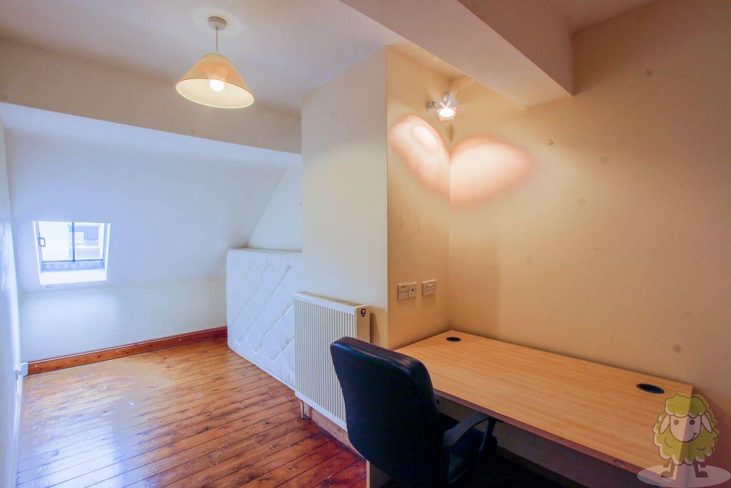 Bedroom 5 (Double)