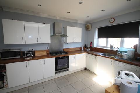 20 Marlow Gardens, Hayes, UB3 1QZ