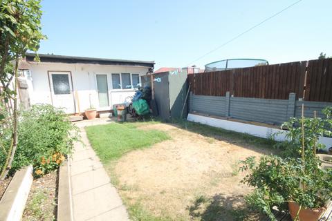 20 Marlow Gardens, Hayes, UB3 1QZ