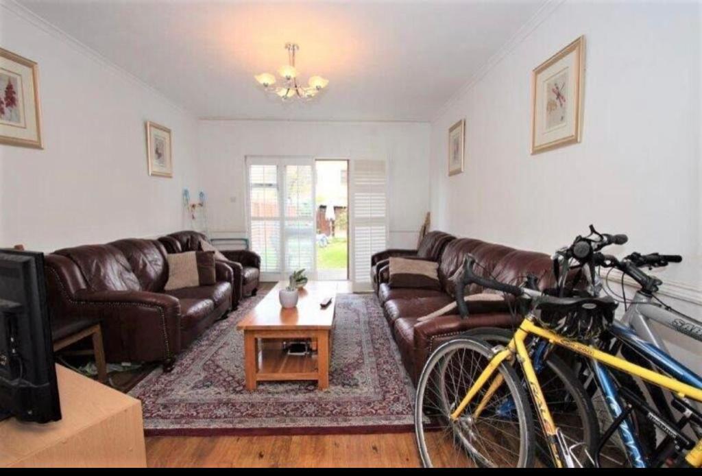 Allen Road, Bow, E3 5JY 4 bed terraced house £3,650 pcm (£842 pw)