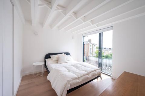 4 bedroom terraced house to rent - Savona Close, Wimbledon Village, London, SW19