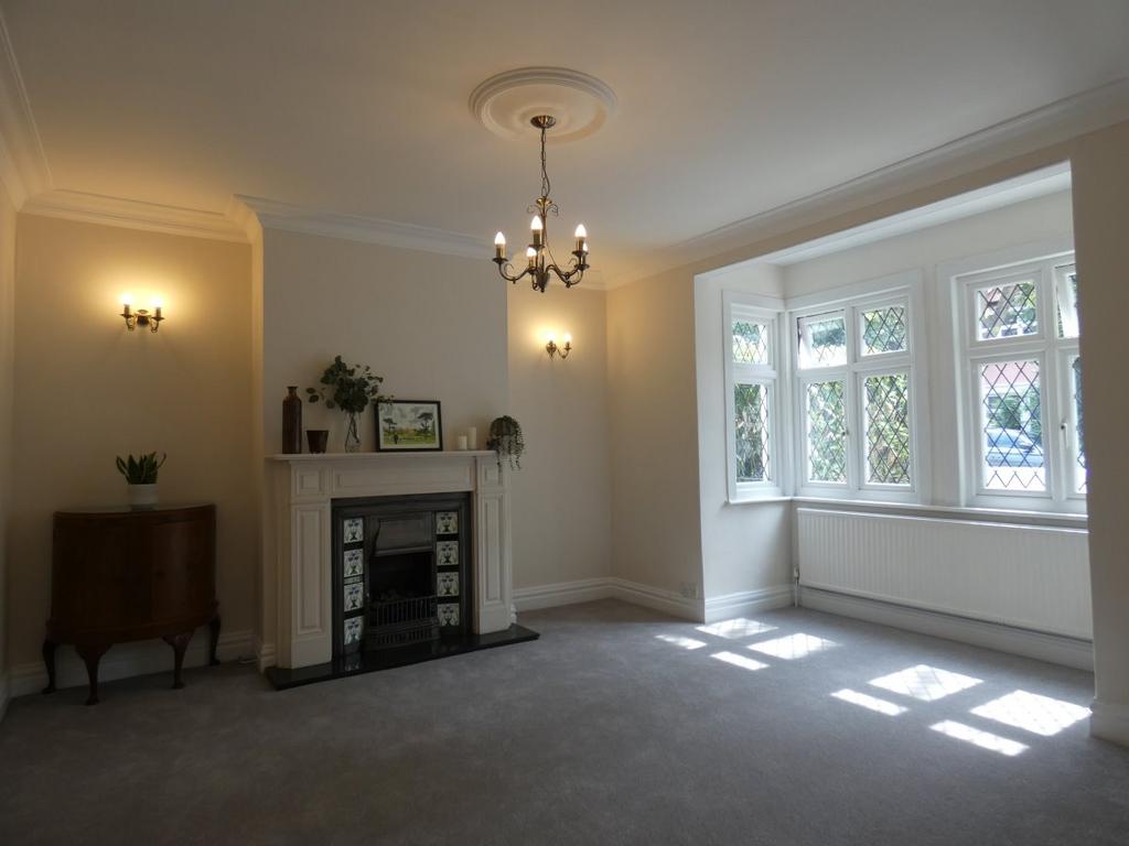 Cairn Avenue, Ealing 4 bed semidetached house £4,200 pcm (£969 pw)