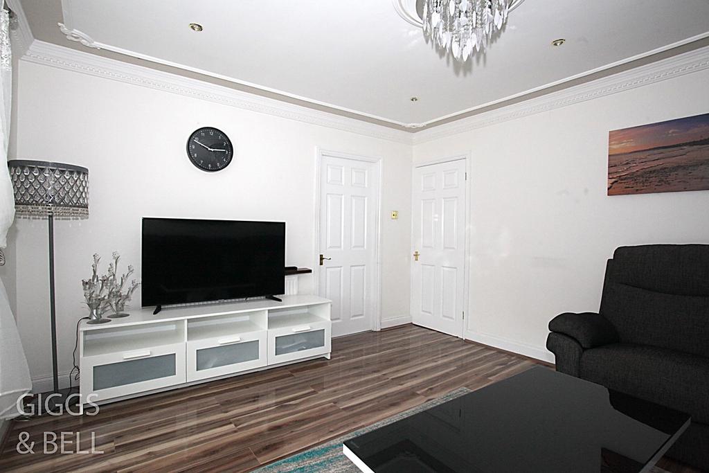 Austin Road, Luton, Bedfordshire, LU3... 3 bed bungalow £430,000