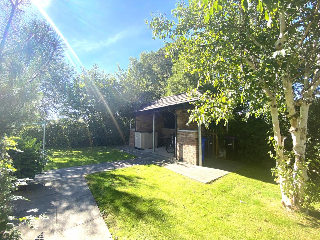 Finlayson Place, Coylton KA6 2 bed flat £650 pcm (£150 pw)