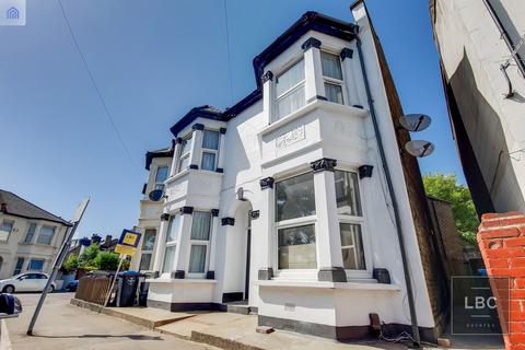 1 bedroom flat for sale, Clifton Road, London NW10
