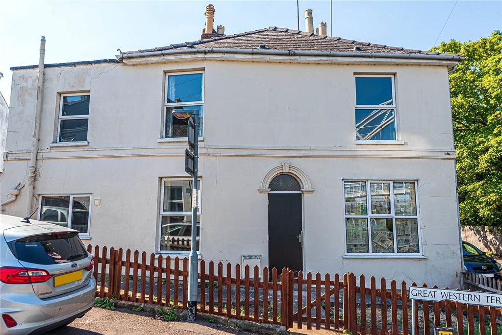 Great Western Terrace, Cheltenham, GL50 2 bed townhouse for sale £225,000