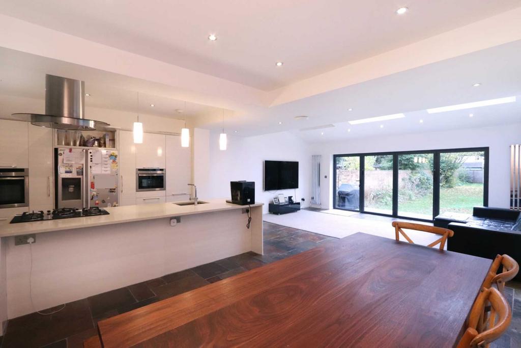 House in New Malden - View 2