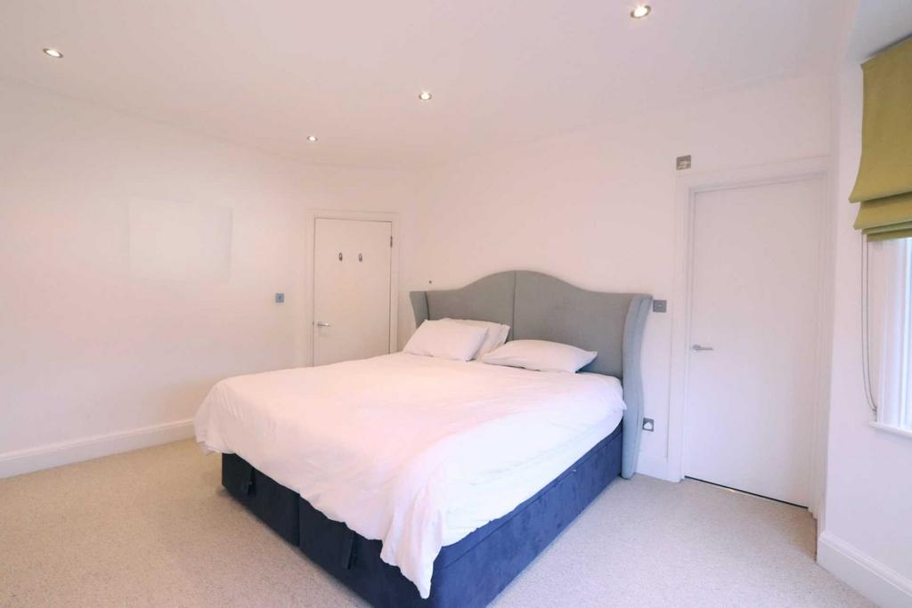 House in New Malden - View 5