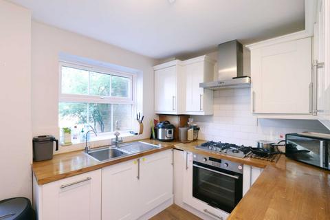 2 bedroom terraced house to rent, Yeovilton Place, Kingston Upon Thames