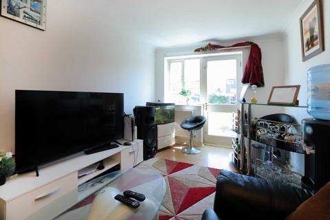 25 Windrush, New Malden, KT3 3TG