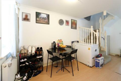 25 Windrush, New Malden, KT3 3TG