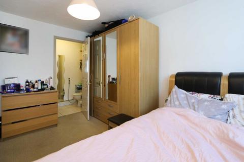 25 Windrush, New Malden, KT3 3TG