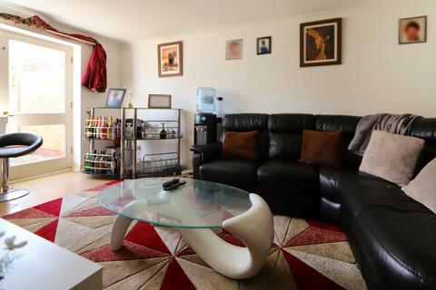 25 Windrush, New Malden, KT3 3TG