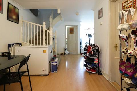 25 Windrush, New Malden, KT3 3TG