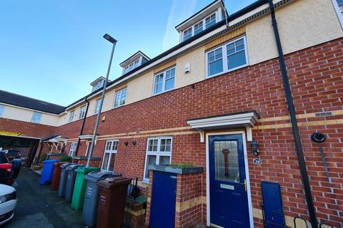 3 bedroom townhouse to rent, Croasdale Avenue, Fallowfield, Manchester. M15 6GU