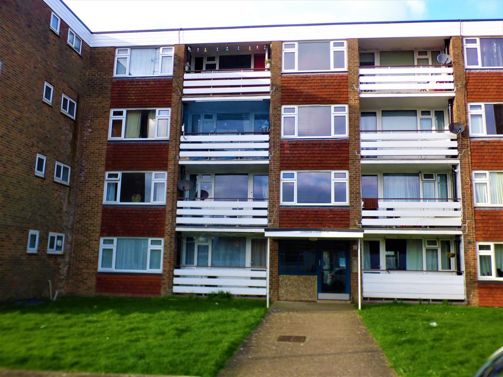 Midhurst Road, Eastbourne BN22 2 bed flat for sale £164,950