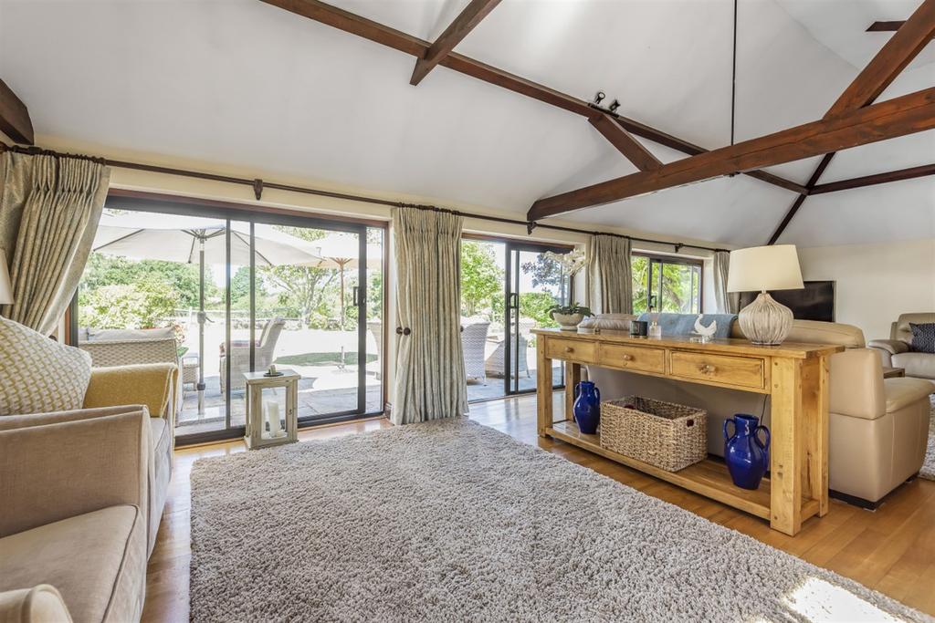 Sitting/Dining Room