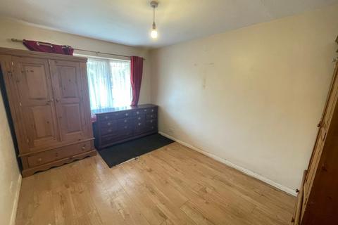 2 bedroom detached house to rent, Deeds Grove, Hp12