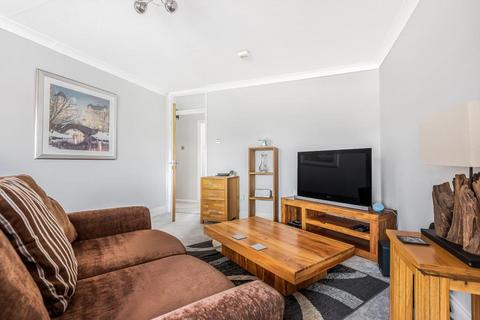 9 Denly Way, Lightwater, GU18 5UE