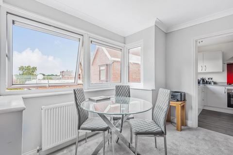 9 Denly Way, Lightwater, GU18 5UE