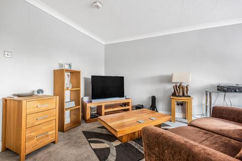 9 Denly Way, Lightwater, GU18 5UE