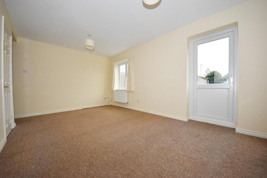 Mallory Drive, Warwick, CV34 2 bed semidetached house £925 pcm (£213 pw)