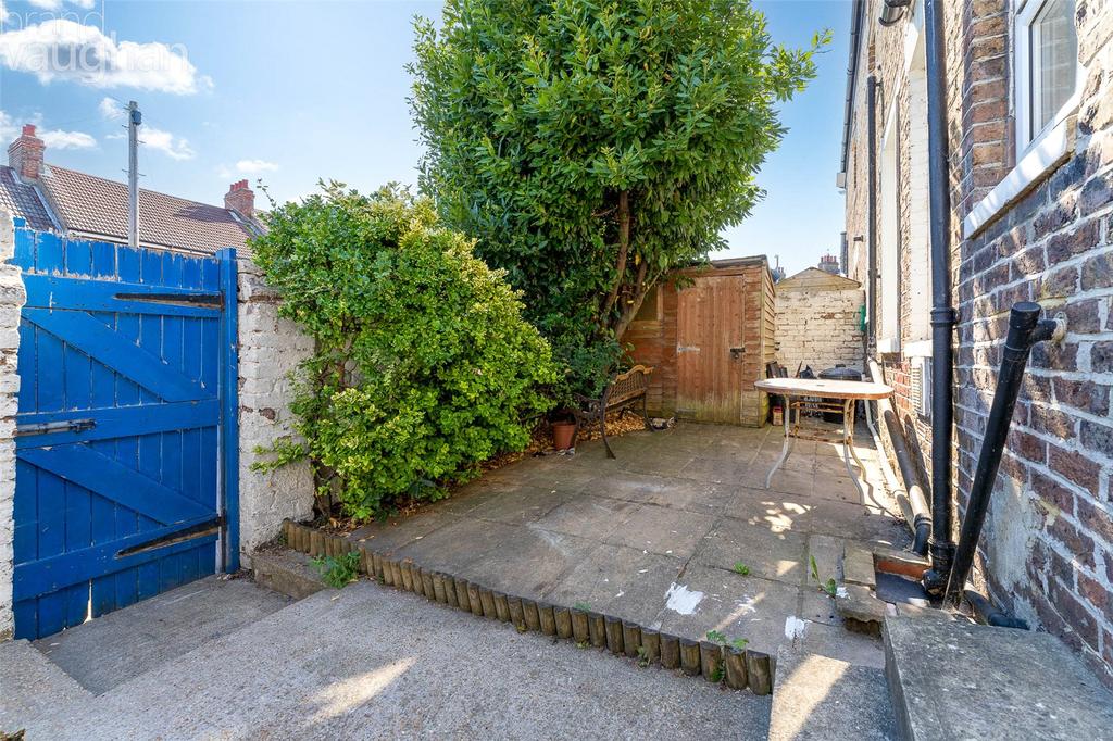 Ladysmith Road, Brighton, East... 2 bed flat £1,300 pcm (£300 pw)