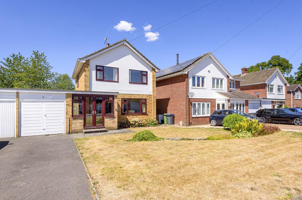 Prestbury Drive, Warminster, BA12 3 bed detached house £350,000