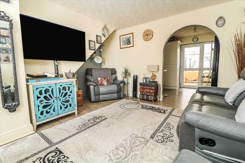 3 bedroom semi-detached house for sale - Hibaldstow Road, Lincoln