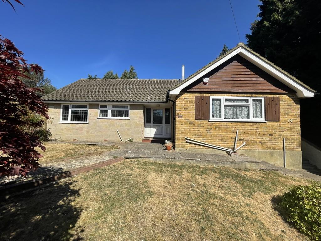 Waddington Avenue, Coulsdon 3 bed detached bungalow £2,000 pcm (£462 pw)
