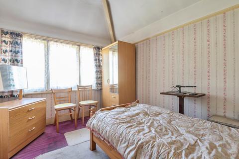 4 Somertrees Avenue, London, SE12 0BX