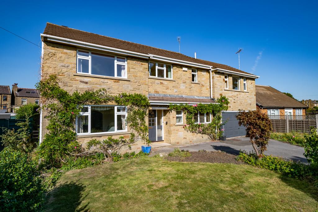 Marsh Gardens, West Yorkshire, HD9 5 bed detached house £495,000