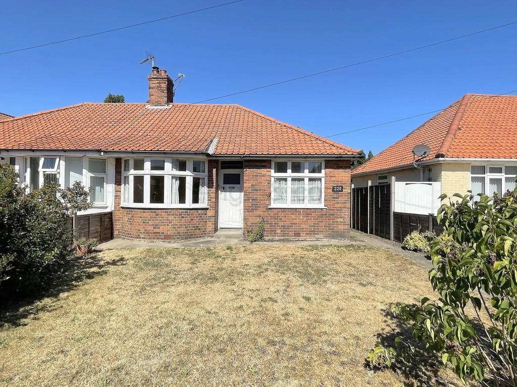 Carlton Road, Lowestoft 2 bed semidetached bungalow £170,000