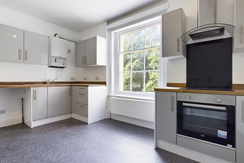 2 bedroom maisonette to rent, London Road, Dover