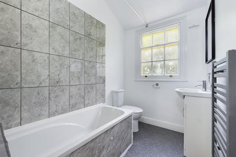 2 bedroom maisonette to rent, London Road, Dover