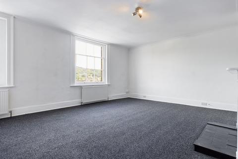 2 bedroom maisonette to rent, London Road, Dover