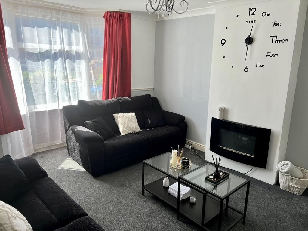 Holborn Avenue, Holbrooks, Coventry, CV6 4FZ 2 bed terraced house £