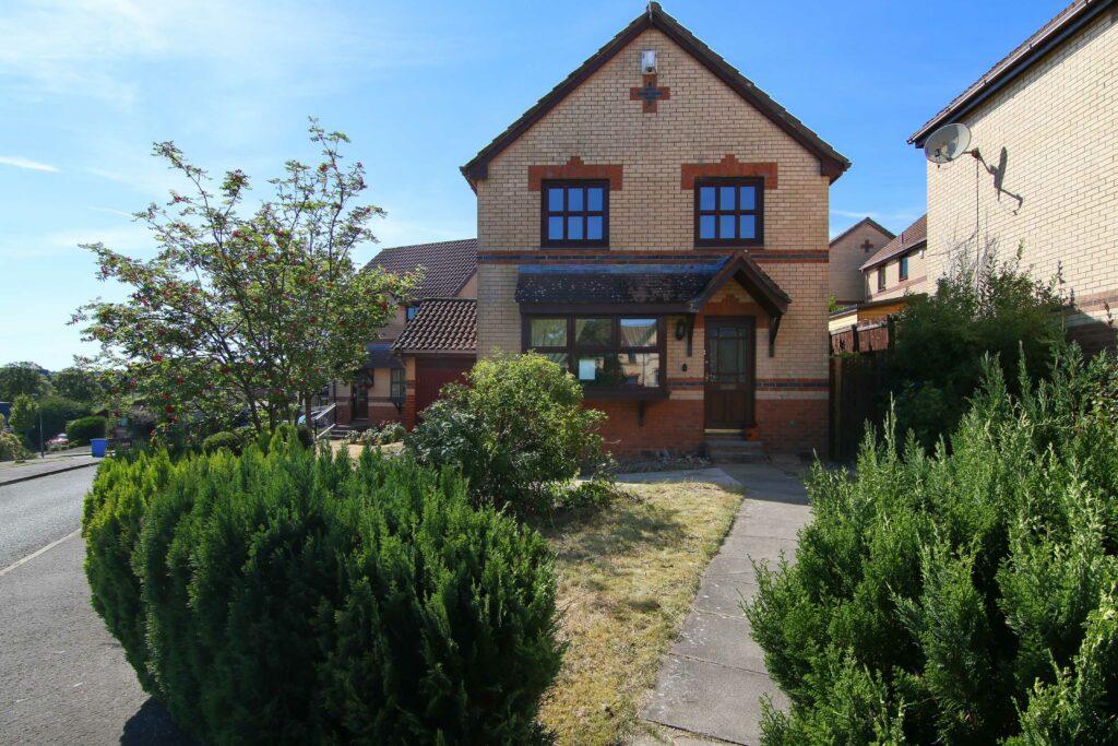 82 Laing Gardens, Broxburn, EH52 6XT 4 bed detached house £220,000