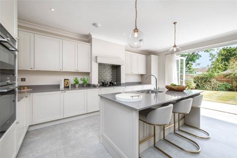 35 Barrons Chase, Richmond, TW10 5DA
