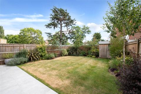 35 Barrons Chase, Richmond, TW10 5DA