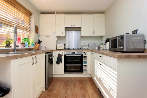 5 Lofthouse Place, Chessington, KT9 2GW