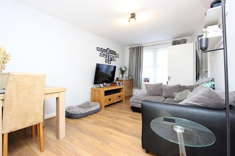 5 Lofthouse Place, Chessington, KT9 2GW
