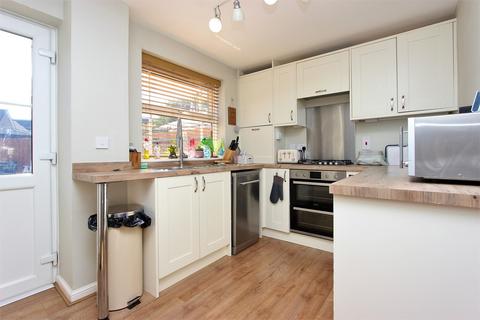 5 Lofthouse Place, Chessington, KT9 2GW