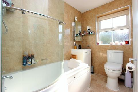 5 Lofthouse Place, Chessington, KT9 2GW