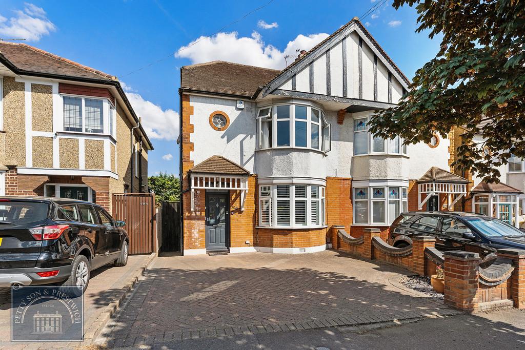 St. Barnabas Road, Woodford Green 3 bed semidetached house £675,000