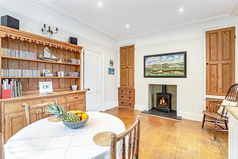 Acorn Lodge Albany Walk, Ilkley, LS29 9LZ