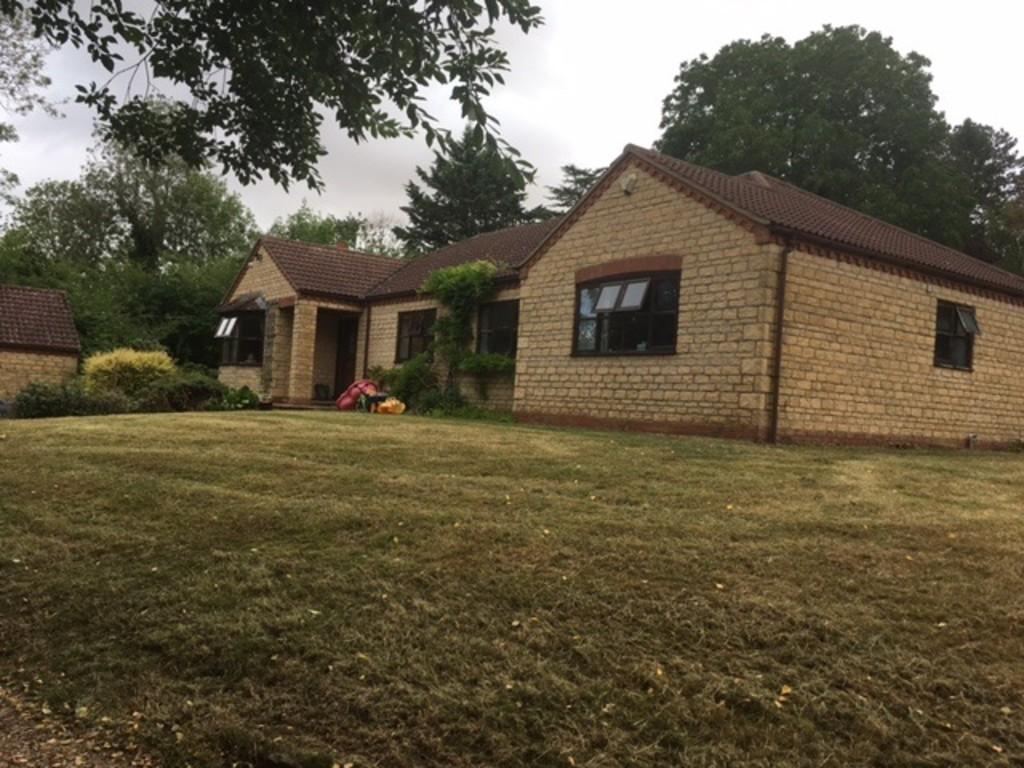 Station Road, Waddington, Lincoln 4 bed detached bungalow £1,095 pcm