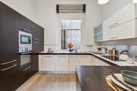 64 Redcliffe Square, London, SW10 9BN
